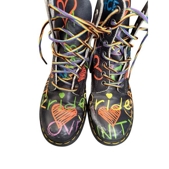 DR. MARTENS Pascal Pride 2 Peace Love LGBT+ Combat Boots Rainbow Ladies SZ 5 - Picture 7 of 7